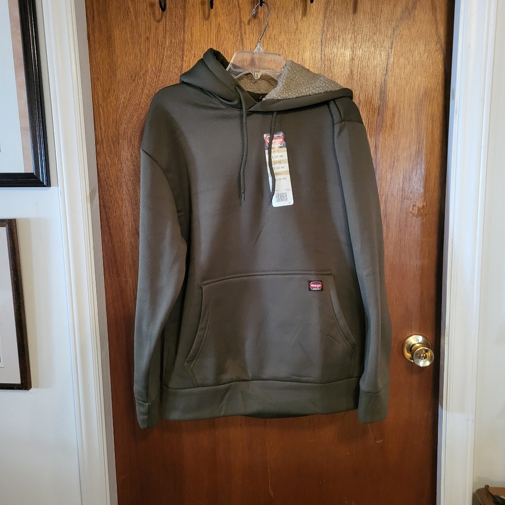 Wrangler Workwear Men's Olive Green Pullover. Size L